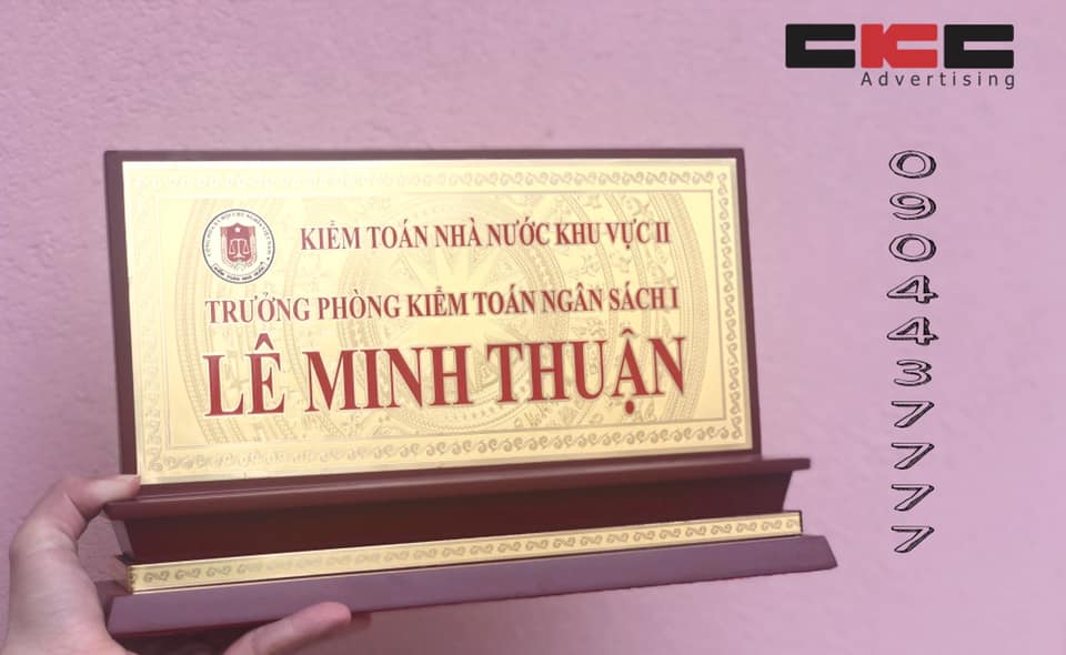 Biển chức danh đế gỗ